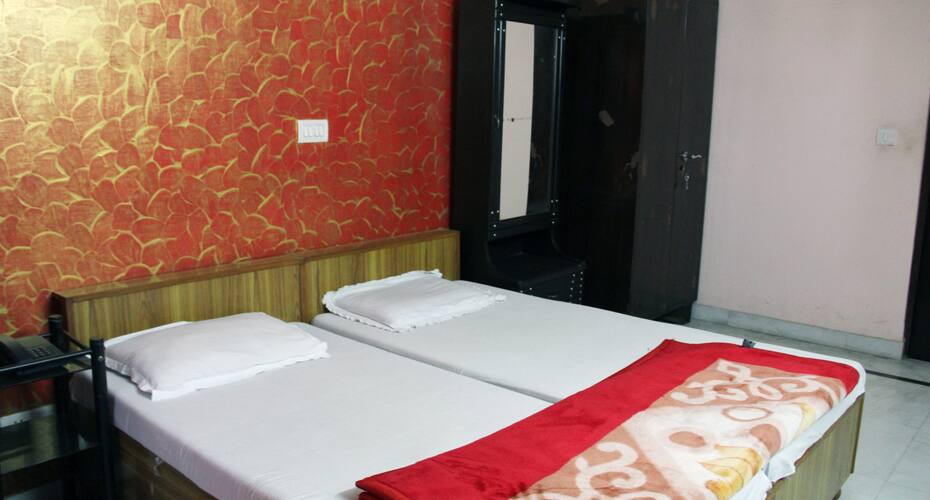 TG Stays C R Park, New Delhi 4